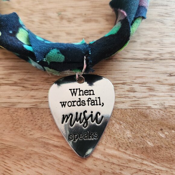 Hand crafted bandana necklace - Picture 2 of 3